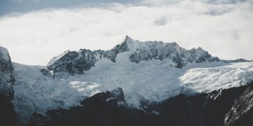 雪山（Photo by Aleks Dahlberg on Unsplash）