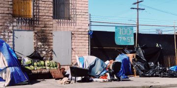 無家可歸者在街頭安營扎寨（Photo by Brandi Ibrao on Unsplash）
