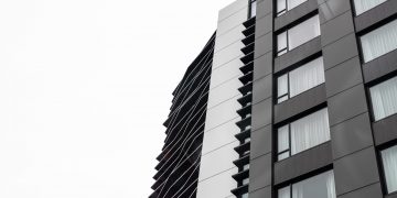 西雅圖建築一瞥 （Photo by Cameron Stewart on Unsplash）