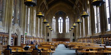 華盛頓大學圖書館（Photo by Ken Theimer on Unsplash)