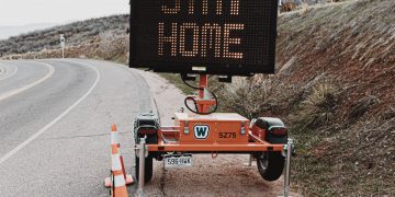 社交疏遠(Photo by LOGAN WEAVER on Unsplash)