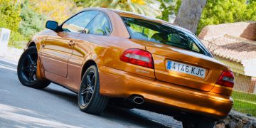 駕車（Photo by Manuel Mena on Unsplash）