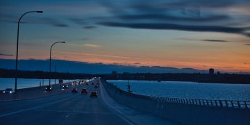 520橋 (Photo by Marco Bicca on Unsplash)