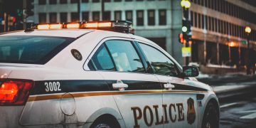 警車(Photo by Matt Popovich on Unsplash)