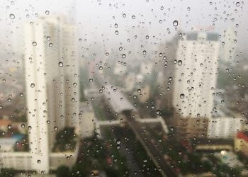 雨       (Photo by Thanun Buranapong on Unsplash)