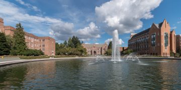 华大校园一角（维基百科）