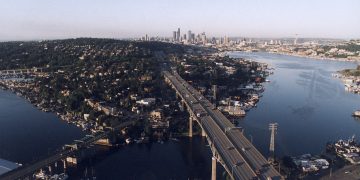 Bridges crossing over waterways towards downtown Seattle（WIKI pedia）