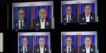 民主黨州長傑伊·英斯利（Jay Inslee）和共和黨挑戰者勞倫·卡爾普（Loren Culp）在電視直播辯論 (AP Photo/Ted S. Warren)