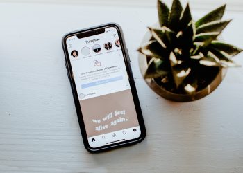 （Photo by alex bracken on Unsplash）