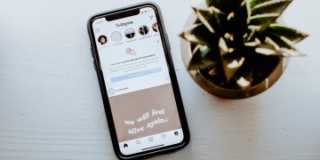 （Photo by alex bracken on Unsplash）