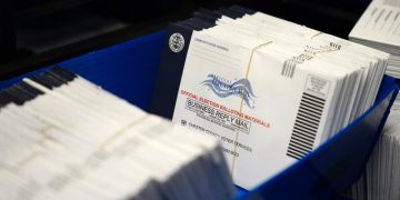 郵寄選票(AP Photo/Matt Slocum, File)